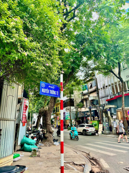 Cần bán nhà mặt phố Nguyễn Trường Tộ, Ba Đình. DT 130m2 x 6T, MT 6m. Vị trí rất đẹp, KD sầm uất