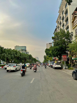 Cần bán nhà mặt phố Liễu Giai, Ba Đình. DT sổ 75m2 x 3T, MT 6m. Vị trí rất đẹp, kinh doanh sầm uất