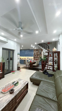 Bán nhà phố Vĩnh Phúc, Ba Đình DT 72m2, 4 tầng, MT rộng 8,2 m, ô tô, vỉa hè, kinh doanh, 25 tỷ