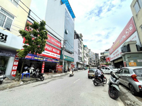 Chính chủ cần bán nhà phố Quần Ngựa - TT vip Ba Đình - Ô tô đỗ cửa - sổ đỏ đẹp - 52m2 nhỉnh 11 tỷ