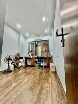 Nhà mới đẹp ở ngay - Khung cột chắc chắn, ô tô qua nhà DT 35m2 4 tầng MT 3,3m giá chỉ 6,2 tỷ