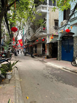 Bán nhanh Đê La Thành 27/30m2 4T MT 4,3m giá 6.56 tỷ Ba Đình. Vị trí siêu đẹp, ngõ thông. Gần ô tô