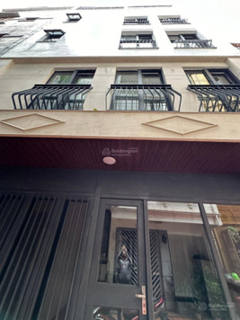 Hiếm! Bán nhà ngay sát hồ Trúc Bạch - oto đỗ cửa - full nội thất 5 sao - MT 7m - lô góc 3 thoáng