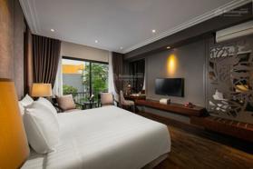 Bán khách sạn tiêu chuẩn 4 sao - 7 tầng thang máy xịn, 20 phòng khép kín - doanh thu hơn 300tr/th.