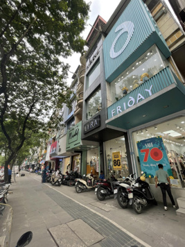 Vỉa Hè 6m - mặt phố Giảng Võ : 50m2 5 Tầng - Mặt Tiền 5m - Đoạn phố đẹp nhất của Giảng Võ.