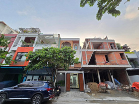 Nhà 3 tầng MT Bùi Giáng (đường 7m5) - sau lưng bến xe trung tâm - cách công viên 150m