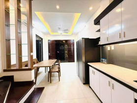 Hoa Hậu Ba Đình trong tầm giá nhỉnh 7 tỷ. Nhà Đội Cấn 30m, 5 tầng, full nội thất, nhà mới.