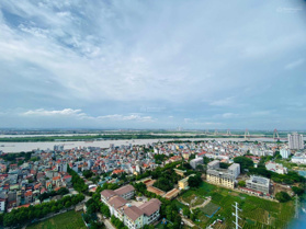 Bán căn hộ 3PN 160m2 tầng cao view ôm trọn sông Hồng. Nhà mới. Nội thất nguyên bản CĐT