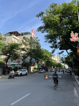 Bán biệt thự phân lô Xuân La, diện tích 305m2, nhà xây 3 tầng + 1 hầm, mặt tiền 16m, giá 86 tỷ