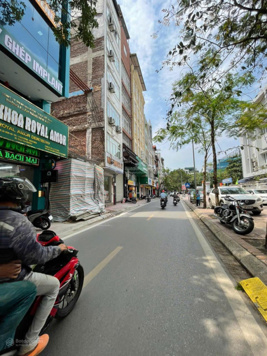 Bán nhà phố Nguyễn Công Hoan, Ngọc Khánh, 40m, 5T, MT 5.2m, bán 15.2 tỷ, phân lô, ô tô tránh