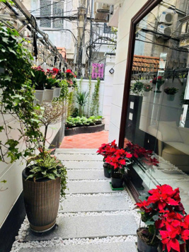 Bán nhà phố Đào Tấn 102m2 x 5 tầng x 6m MT, full nội thất sang trọng, đẹp lung linh, thích hợp ở