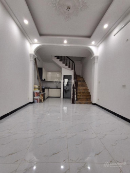 Ngõ La Thành- 30m ra mặt phố-Mặt tiền rộng 3.8m- 31m2x5 tầng, nhỉnh 6 tỷ có thương lượng sâu