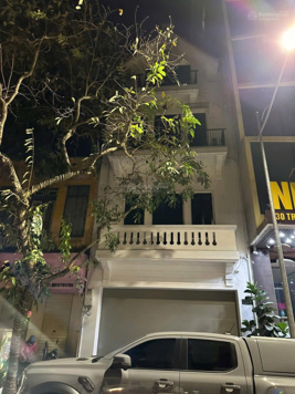 Bán nhà mặt ngõ 34 Vạn Bảo thông ra Kim Mã đoạn gần sân gôn tenis - Gần liên hiệp quốc và đoàn NG