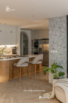 Bán Penhouse 245m2, view hồ Tây, chung cư 671 Hoàng Hoa Thám. LH 0974 629 234