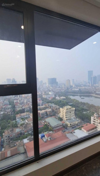 Bán gấp căn 2 ngủ DT 92m2 ban công Tây Bắc view hồ Thành Công tầng 18