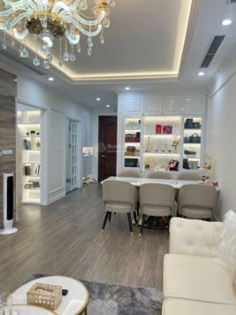 Chính chủ bán CH Golden Land 275 Nguyễn Trãi 96m2 2ngủ, đủ đồ, BC Đông Nam giá tốt. LH: 098736225