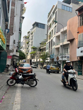 Chính chủ cần bán nhà mặt phố Nguyễn Hy Quang - Hoàng Cầu