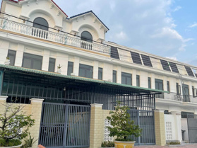 Bán rẻ căn nhà Vĩnh Long (1 trệt 1 lầu 1 sân thượng) 5x25 hoàn công đủ - mặt tiền nhựa