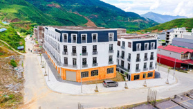 Bán Shophouse - Mini Hotel ngay trung tâm TX Sa Pa - hỗ trợ vay 65% - sẵn sổ đỏ sang tên - giá 6 tỷ
