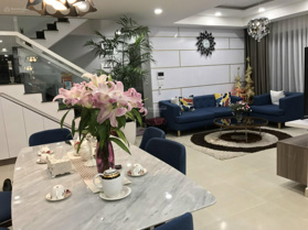 Bán căn hộ duplex 2 tầng Masteri Thảo Điền, diện tích rộng, có sân vườn, giá tốt