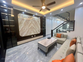 Bán nhà phân lô Chùa Láng, ngay đại học Ngoại Thương, hai thoáng, ngõ kinh doanh, ô tô, sát phố