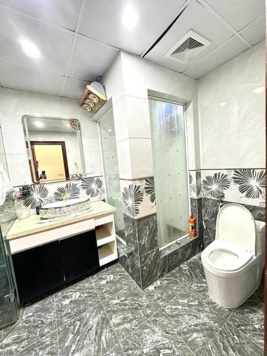 Cần bán nhà Chùa Láng gần trường đại học Ngoại Thương, Ngoại Giao, nhà đẹp dân xây còn rất mới