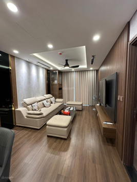 Nhượng 2 ngủ 91,3m full nội thất, 2 ban công dài chung cư Green Diamond