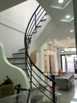 Nhà 2 tầng đẹp lung linh, hẻm 2.5m, cách mặt tiền 20m, Nguyên Hồng, Bình Thạnh, 56,4m2, chỉ 5.3 tỷ