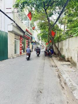 Nhà mặt phố Cự Lộc, mở đường đi chung với Royal City, 30,4m2, 6 tầng, thang máy, giá 11,6 tỷ