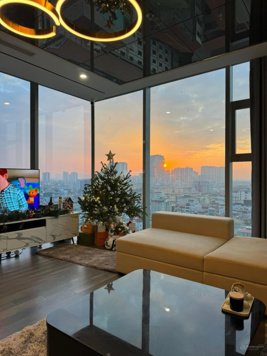 Chính chủ bán gấp căn hộ 186 m2 4pn 3wc full nội thất tầng trung toà B The Legend Tower giá 15 tỷ