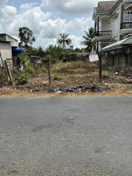 Chính chủ bán đất 2 mặt tiền: mặt tiền chính đường nhựa liên xã, mặt sau là đường hẽm đan