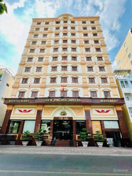 Building mặt tiền Quận 1 - DTCN 660m - KC: Hầm + 10 tầng - DTSD: 4050m - HĐT: 1 tỷ - giá bán 220 tỷ
