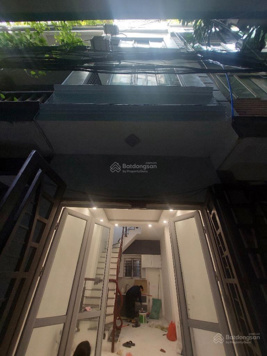 Bán nhà Hoàng Cầu , trung tâm Đống Đa , vài bước ra ô tô, 30m x 5 tầng, giá chỉ 5.75 tỉ