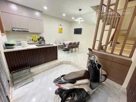 Bán nhà Đê La Thành, Đống Đa, 4 tầng 1 tum, mặt tiền 4,7m, giá chỉ 6,9 tỷ