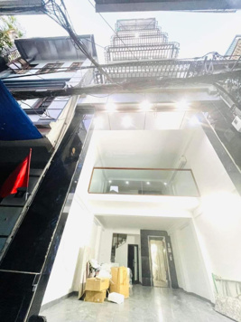 Khương Trung xây mới 7 tầng thang máy. Ô tô vào nhà.Kinh doanh vp hoặc spa,phòng khám