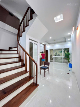 CẦN BÁN NHÀ RIÊNG PHỐ LÊ TRỌNG TẤN- PHÂN LÔ QUÂN ĐỘI- ÔTÔ VÀO NHÀ - 5 TẦNG- GIÁ 10,9Tỷ THƯƠNG LƯỢNG