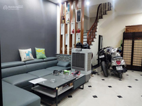 Bán nhà Triều Khúc 35 m2, 4 tầng, 3 phòng ngủ, ngõ rộng, gần ô tô, giá 4.1 tỷ. LH 0986 715 383