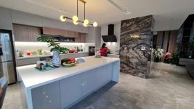 Căn VIP Hoa Hậu dự án Lancaster Lumianire 1152 đường Láng cần bán 180m2 giá rẻ