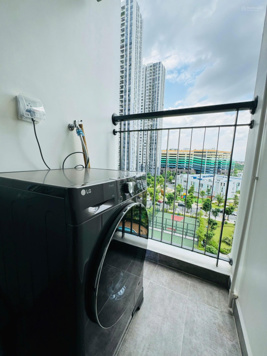 Chính chủ cần bán gấp căn (2PN + 1) giá 3,35tỷ, (2PN 2VS) giá 3,8 tỷ full NT Vinhomes Smart City