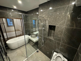 Cực hiếm! Bán nhà Vương Thừa Vũ, mới 100%, ô tô đỗ cửa, ngõ thông, thang máy, sổ nét, 48m2*7T 5m MT