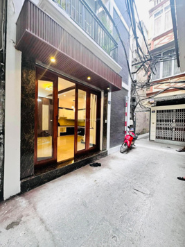 Bán nhà Bạch Đằng gần phố - mặt ngõ to thông - lô góc góc 3 thoáng - xe bagac đua