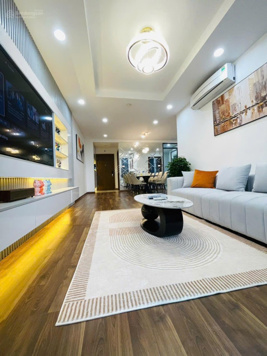 Tôi bán gấp căn góc 2 ngủ - 76m2 Eurowindow Trần Duy Hưng. Giá bán 5,1 tỷ có sổ. LH 0966 198 806 MTG