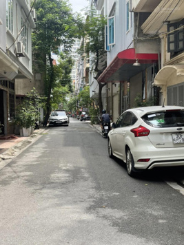 Nhà đẹp phân lô ô tô tránh Trần Quốc Hoàn - Cầu Giấy dt 63m2 x mt 5.8m - chỉ 19 tỷ 7. LH 0975 881 978