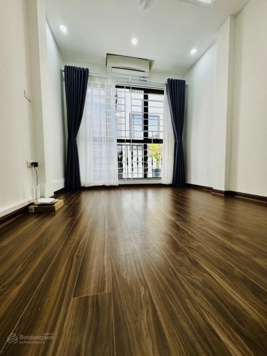 Chỉ hơn 7 tỷ - mặt phố Nguyễn Trãi - TX - vỉa hè thênh thang - kinh doanh sầm uất ngày đêm