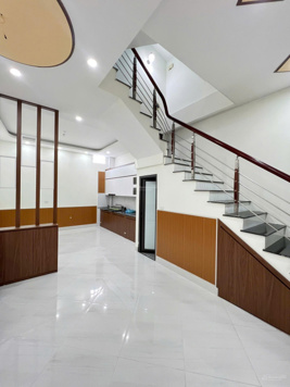 Nhà đẹp 4 tầng, mặt ngõ 242 Tây Mỗ, gần chợ, trường giao thông thuận tiện. Tương lai tăng giá mạnh