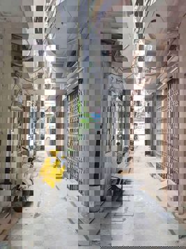 Cần bán nhà phố đường Giáp Bát - Quận Hoàng Mai - Giá nhỉnh 4 tỷ  Diện tích : 28m2 6 tầng