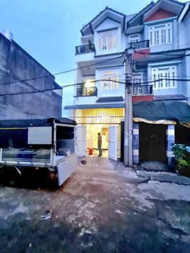 Bán nhà 4.x tỷ, gần chợ Thạnh Xuân, đường xe tải thông, 63m2