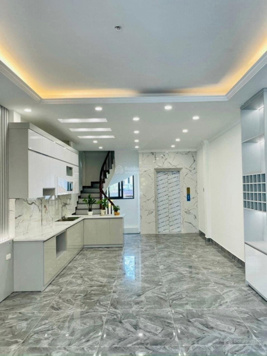 7.3 tỷ - 36m2 - 5 tầng mới thang máy - ngõ thông KD - Trương Định