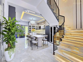 Bán nhà Văn Quán DT 130m x 4 Tầng, Mặt tiền 7m, Ô tô vào nhà, sân vườn thoáng mát, nhà đẹp, 21 Tỷ