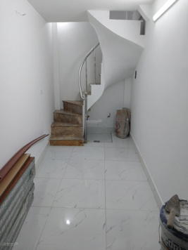 Tôi chính chủ cần bán nhà thịnh hào 3 12m x 5 tầng ngõ thông giá 1,3 ty. Thương lượng.